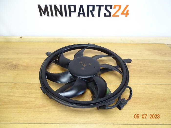 Fan Radiateur van een MINI Mini (R56) 1.6 16V Cooper 2007