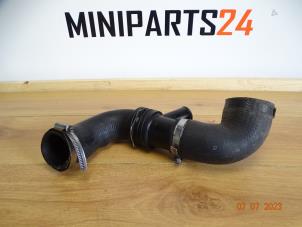 Gebruikte Luchtinlaat slang Mini Mini (R56) 1.6 16V Cooper Prijs € 47,60 Inclusief btw aangeboden door Miniparts24 - Miniteile24 GbR