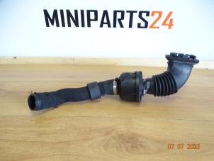 Gebruikte Luchtinlaat slang Mini Mini (R56) 1.6 16V Cooper Prijs € 77,35 Inclusief btw aangeboden door Miniparts24 - Miniteile24 GbR