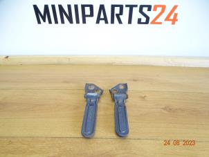 Gebruikte Scharnier Achterklep Austin Mini Open (R52) 1.6 16V One Prijs € 35,70 Inclusief btw aangeboden door Miniparts24 - Miniteile24 GbR