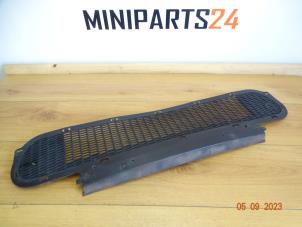 Gebruikte Grille Mini Mini Cooper S (R53) 1.6 16V Prijs € 41,65 Inclusief btw aangeboden door Miniparts24 - Miniteile24 GbR