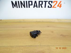Gebruikte Vacuum ventiel Mini Clubman (R55) 1.6 Cooper D Prijs € 29,75 Inclusief btw aangeboden door Miniparts24 - Miniteile24 GbR