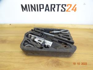Gebruikte Krikset Mini Mini (R56) 1.6 16V Cooper Prijs € 47,60 Inclusief btw aangeboden door Miniparts24 - Miniteile24 GbR