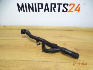 Gebruikte Koelwaterslang Mini Mini (R56) 1.6 16V Cooper S Prijs € 29,75 Inclusief btw aangeboden door Miniparts24 - Miniteile24 GbR