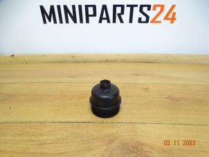 Gebruikte Oliefilter deksel Mini Mini Open (R57) 1.6 16V Cooper S Prijs € 23,80 Inclusief btw aangeboden door Miniparts24 - Miniteile24 GbR