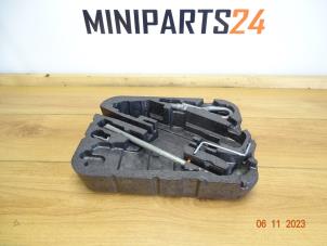 Gebruikte Opbergvak Mini Mini (R56) 1.6 16V Cooper Prijs € 35,70 Inclusief btw aangeboden door Miniparts24 - Miniteile24 GbR