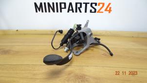 Gebruikte Rempedaal Mini Mini (R56) 1.6 Cooper D 16V Prijs € 53,55 Inclusief btw aangeboden door Miniparts24 - Miniteile24 GbR