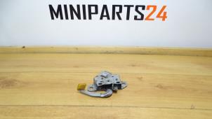 Gebruikte Motorkap Slotmechaniek Mini Mini Cooper S (R53) 1.6 16V Prijs € 35,70 Inclusief btw aangeboden door Miniparts24 - Miniteile24 GbR