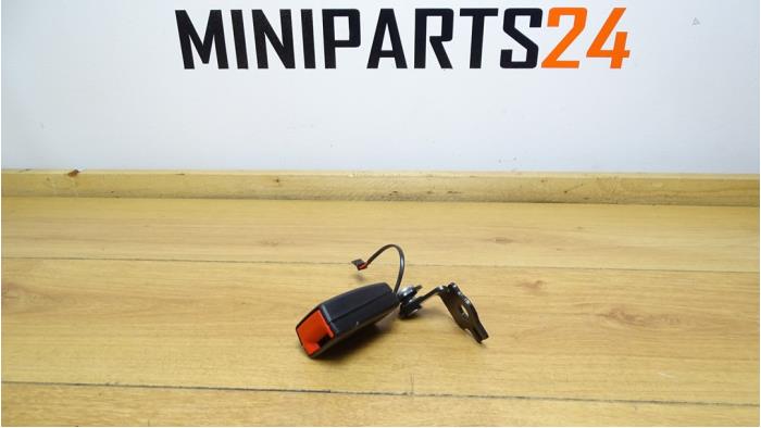 Gordelspanner links achter van een MINI Mini (F56) 2.0 16V Cooper S 2015