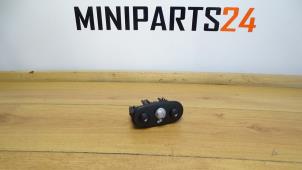 Gebruikte Stoelverwarmings Schakelaar Mini Mini Cooper S (R53) 1.6 16V Prijs € 41,65 Inclusief btw aangeboden door Miniparts24 - Miniteile24 GbR