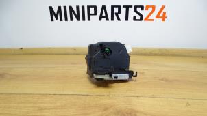 Gebruikte Deurslot Mechaniek 2Deurs rechts Mini Mini Cooper S (R53) 1.6 16V Prijs € 130,90 Inclusief btw aangeboden door Miniparts24 - Miniteile24 GbR