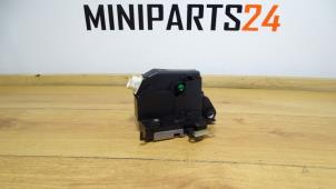 Gebruikte Deurslot Mechaniek 2Deurs links Mini Mini Cooper S (R53) 1.6 16V Prijs € 154,70 Inclusief btw aangeboden door Miniparts24 - Miniteile24 GbR