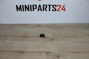 Gebruikte Raam schakelaar elektrisch Mini Cooper S Prijs € 17,85 Inclusief btw aangeboden door Miniparts24 - Miniteile24 GbR