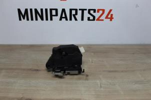 Gebruikte Deurslot Mechaniek 2Deurs rechts Mini Cooper S Prijs € 71,40 Inclusief btw aangeboden door Miniparts24 - Miniteile24 GbR