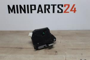 Gebruikte Deurslot Mechaniek 2Deurs links Mini Mini (R56) 1.4 16V One Prijs € 154,70 Inclusief btw aangeboden door Miniparts24 - Miniteile24 GbR