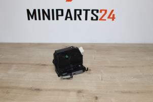 Gebruikte Portierslot Mechaniek 2deurs rechts Mini Clubman (R55) 1.6 Cooper D Prijs € 130,90 Inclusief btw aangeboden door Miniparts24 - Miniteile24 GbR
