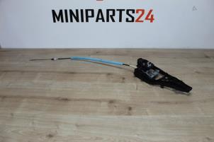 Gebruikte Deurgreep 2Deurs rechts Mini Mini (F56) 1.2 12V One Prijs € 23,80 Inclusief btw aangeboden door Miniparts24 - Miniteile24 GbR