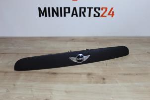 Gebruikte Achterklep Handgreep Mini Mini (F56) 1.2 12V One Prijs € 107,10 Inclusief btw aangeboden door Miniparts24 - Miniteile24 GbR