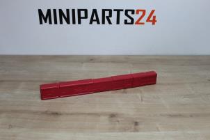Gebruikte Gevarendriehoek Mini Mini (F56) 1.2 12V One Prijs € 23,80 Inclusief btw aangeboden door Miniparts24 - Miniteile24 GbR