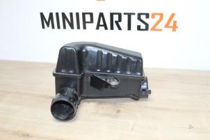 Gebruikte Luchtfilterhuis Mini Mini (R56) 1.4 16V One Prijs € 53,55 Inclusief btw aangeboden door Miniparts24 - Miniteile24 GbR