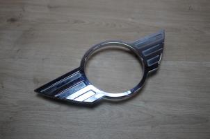 Gebruikte Embleem Mini Countryman (R60) 1.6 16V John Cooper Works Prijs € 35,70 Inclusief btw aangeboden door Miniparts24 - Miniteile24 GbR