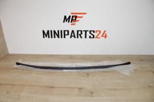 Nieuwe Sierlijst achterklep Mini Mini Cooper S (R53) 1.6 16V Prijs € 38,68 Inclusief btw aangeboden door Miniparts24 - Miniteile24 GbR