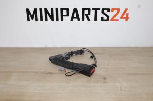 Gebruikte Gordelspanner rechts Mini Mini (R56) 1.6 One D 16V Prijs € 23,80 Inclusief btw aangeboden door Miniparts24