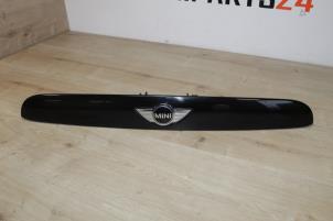 Gebruikte Achterklep Handgreep Mini Mini (F56) 2.0 16V Cooper S Prijs € 95,20 Inclusief btw aangeboden door Miniparts24 - Miniteile24 GbR