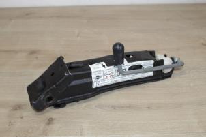 Gebruikte Krik Mini Mini Cooper S (R53) 1.6 16V Prijs € 29,75 Inclusief btw aangeboden door Miniparts24 - Miniteile24 GbR