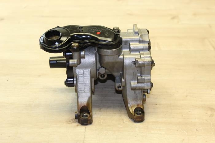 Gebruikte Oliepomp Mini Mini (F56) 2.0 16V Cooper S Prijs € 80,00 Margeregeling aangeboden door Miniparts24