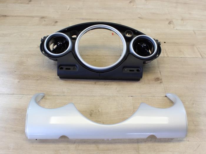 Gebruikte Dashboard deel BMW Mini (R50/53) Prijs € 59,50 Inclusief btw aangeboden door Miniparts24