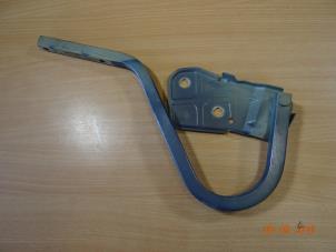 Gebruikte Motorkap Scharnier BMW Mini One/Cooper (R50) 1.6 16V One Prijs € 25,00 Margeregeling aangeboden door Miniparts24 - Miniteile24 GbR