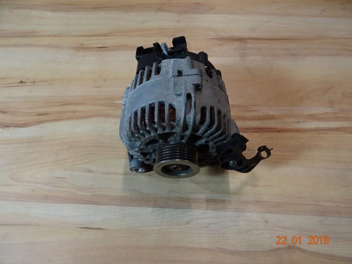 Gebruikte Dynamo Mini Clubman (R55) 1.6 Cooper D Prijs € 47,60 Inclusief btw aangeboden door Miniparts24
