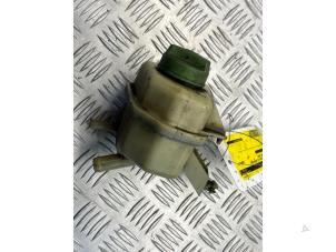 Gebruikte Stuurbekrachtiging Olie Reservoir Volkswagen Multivan T5 (7E/7HC/7HF/7HM) 2.5 TDi 4Motion Prijs € 15,00 Margeregeling aangeboden door EU Engines & Parts BV