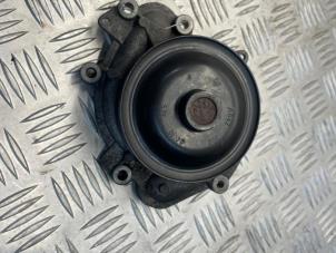 Gebruikte Waterpomp Mercedes ML II (164/4JG) 3.0 ML-320 CDI 4-Matic V6 24V Prijs € 35,00 Margeregeling aangeboden door EU Engines & Parts BV