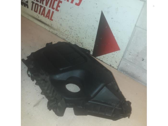 Afdekplaat motor van een Vauxhall Vivaro B Combi 1.6 CDTI 115 2016