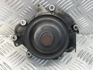 Gebruikte Waterpomp Mercedes E (W212) E-350 BlueTec V6 24V Prijs € 35,00 Margeregeling aangeboden door EU Engines & Parts BV