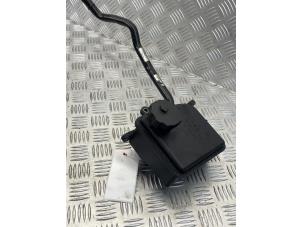 Gebruikte Stuurbekrachtiging Olie Reservoir Mercedes C (W204) 1.8 C-200 CGI 16V Prijs € 35,00 Margeregeling aangeboden door APST