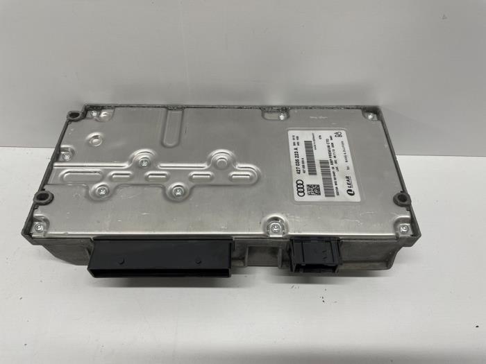 Radio versterker Audi R8