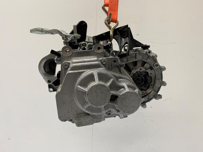 Versnellingsbak van een Volkswagen Touran (5T1) 2.0 TDI 110 2016