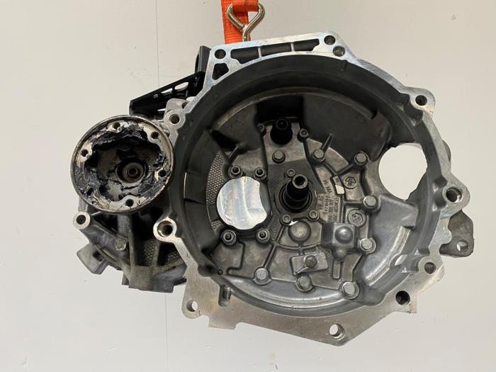 Versnellingsbak van een Volkswagen Touran (5T1) 2.0 TDI 110 2016