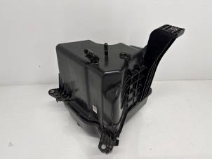 Nieuwe Adblue tank Mercedes Sprinter 5t (907.6) 316 CDI 2.1 D RWD Prijs op aanvraag aangeboden door Jonker - Huissen B.V.