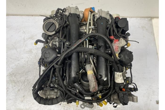 Motor van een Maserati Quattroporte VI 3.8 GTS Biturbo V8 32V 2013