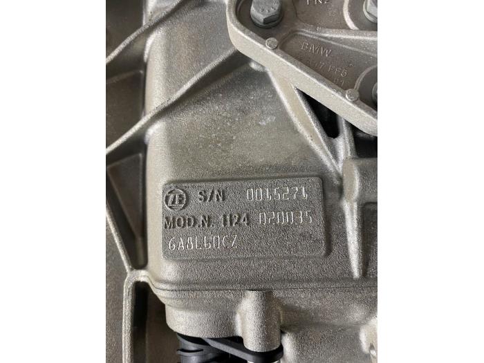 Versnellingsbak van een BMW 5 serie (G60) 520d 48V 2.0 TwinPower Turbo 16V 2023