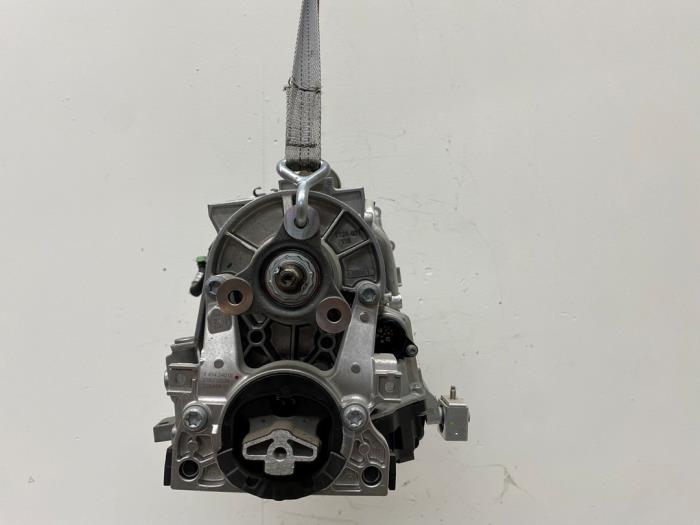 Versnellingsbak van een BMW 5 serie (G60) 520d 48V 2.0 TwinPower Turbo 16V 2023