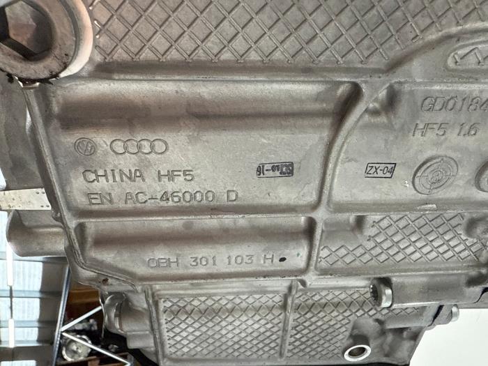 Versnellingsbak van een Volkswagen Tiguan (AD1) 2.0 TSI 16V 4Motion 2018