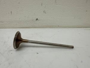 Gebruikte Inlaatklep BMW 2 serie (F22) 220i 2.0 Turbo 16V Prijs op aanvraag aangeboden door Jonker - Huissen B.V.