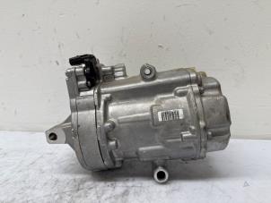 Gebruikte Aircopomp Renault Captur II (RJB) 1.6 E-Tech Plug-in Hybrid 160 Prijs € 393,25 Inclusief btw aangeboden door Jonker - Huissen B.V.