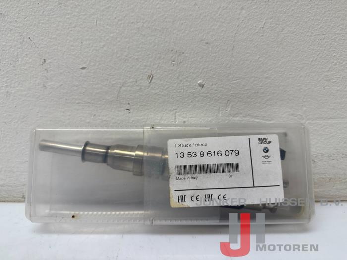 Injector (benzine injectie) BMW 3-Serie N53B30A - 照片 2