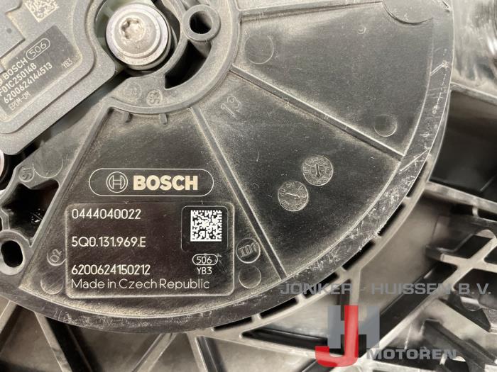 Adblue tank Volkswagen Golf - Photo 4